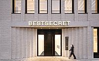 011-bestsecret-design-office-gives-bavarian-headquarters-luxurious-appeal.jpg