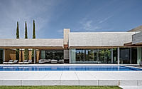 014-a-single-family-home-in-la-moraleja-by-bueso-inchausti-rein-arquitectos.jpg