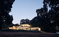 019-meadow-house-combines-korean-heritage-with-californian-style.jpg