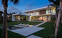 020-seathru-house-is-a-modern-florida-family-retreat-with-bayfront-views.jpg