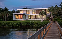 022-seathru-house-is-a-modern-florida-family-retreat-with-bayfront-views.jpg