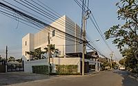 024-chok-chai-4-house-is-a-family-oriented-inside-view-design-house-in-bangkok.jpg