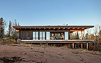 002-burnt-rock-olson-kundig-cabin-cantilevers-over-remote-minnesota-meadow.jpg