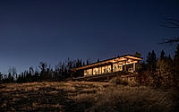 008-burnt-rock-olson-kundig-cabin-cantilevers-over-remote-minnesota-meadow.jpg