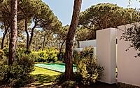 018-pinewood-villa-by-joao-tiago-aguiar.jpg