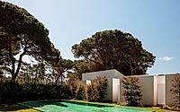 022-pinewood-villa-by-joao-tiago-aguiar.jpg