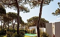 025-pinewood-villa-by-joao-tiago-aguiar.jpg