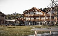 011-kesslers-mountain-lodge-courtyard-living-with-alpine-warmth-inside.jpg