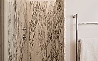 013-notting-hill-flat-light-filled-rooms-vintage-notes-marble-quiet.jpg