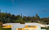 013-villa-18-balances-three-volumes-for-lakeside-living.jpg