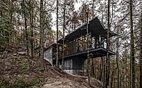 001-casa-oruc-a-dramatic-descent-from-pines-to-a-floating-forest-home.jpg