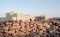 013-ddar-rammed-earth-and-wind-craft-a-climate-smart-home-in-essaouira.jpg