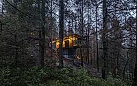 015-casa-oruc-a-dramatic-descent-from-pines-to-a-floating-forest-home.jpg