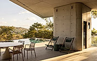008-concrete-house-by-dayala-e-rafael-arquitetos-associados.jpg