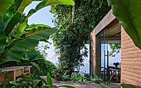 014-studio-house-rammed-earth-villa-open-to-pacific-breeze.jpg