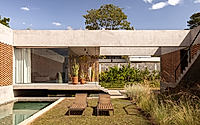 004-casa-tupin-frames-courtyard-living-amid-brasilias-native-landscape.jpg