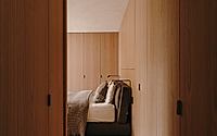 009-loui-paris-quiet-minimal-house-for-a-discreet-creative-family-retreat.jpg