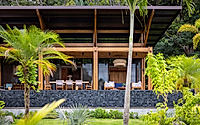 011-casa-dos-playas-earthen-costa-rica-house-between-two-seas-in-balance.jpg