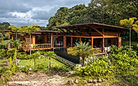 012-casa-dos-playas-earthen-costa-rica-house-between-two-seas-in-balance.jpg
