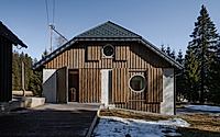 013-borova-lada-cottage-by-studio-plys.jpg