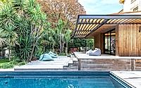 013-contemporary-renaissance-montpellier-house-opens-to-poolside-living.jpg