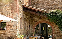 014-larco-restored-umbrian-farmhouse.jpg