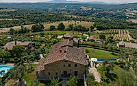 018-larco-restored-umbrian-farmhouse.jpg