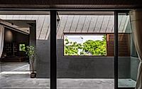 021-phan-rang-house-hidden-yard-concrete-refuge-for-coastal-heat-living.jpg