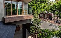 024-phan-rang-house-hidden-yard-concrete-refuge-for-coastal-heat-living.jpg