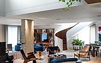 005-garden-coverage-turns-1980s-penthouse-into-layered-family-home.jpg