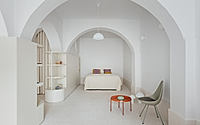 007-barao-sabrosa-apartment-filled-lisbon-retreat-under-historic-arches.jpg
