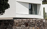 014-casa-dos-sobreiros-ii-light-filled-living-in-coastal-portugal.jpg