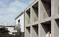016-casa-da-rocha-quebrada-concrete-house-on-sao-miguel-coast.jpg