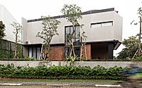 001-agr-house-climate-open-concrete-home-with-lush-urban-courtyard.jpg