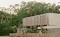 001-bangalow-road-house-timber-screens-shape-a-calm-urban-retreat.jpg