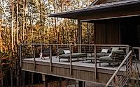 001-perchee-elevated-forest-house-embracing-quebecs-northern-light-fully.jpg