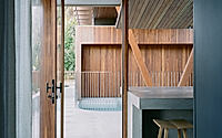 004-bangalow-road-house-timber-screens-shape-a-calm-urban-retreat.jpg