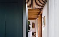 006-bangalow-road-house-timber-screens-shape-a-calm-urban-retreat.jpg