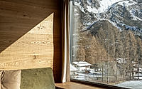 006-chalet-cristallo-reimagines-mountain-living.jpg