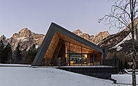 010-chalet-cristallo-reimagines-mountain-living.jpg