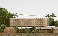 015-bangalow-road-house-timber-screens-shape-a-calm-urban-retreat.jpg
