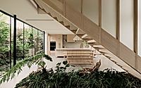 003-kailua-house-reveals-a-jungle-lined-retreat-for-gatherings-by-the-shore.jpg