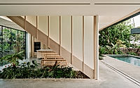 005-kailua-house-reveals-a-jungle-lined-retreat-for-gatherings-by-the-shore.jpg