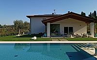 016-villa-ma-color-rich-italian-villa-with-playful-contemporary-interior.jpg