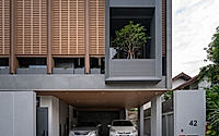 023-the-oasis-house-split-level-urban-courtyard-home-in-bangkok.jpg