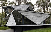006-origami-house-folds-concrete-into-triangles-amid-coastal-pines.jpg